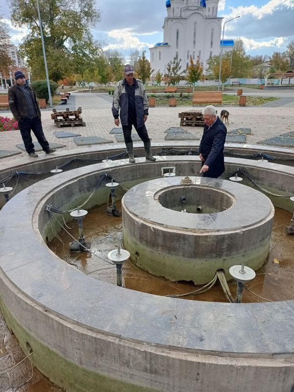 Сергей Козенко: Наш фонтан в Краснодонском парке культуры и отдыха имени «Молодой гвардии» радовал жителей и гостей города всю весну и лето Сергей Козенко: Наш фонтан в Краснодонском парке культуры и отдыха имени «Молодой гвардии» радовал жителей и гостей города всю весну и лето