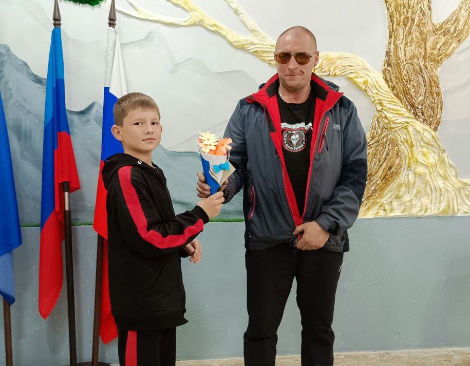 Трогательные поздравления папам Молодогвардейска Трогательные поздравления папам Молодогвардейска