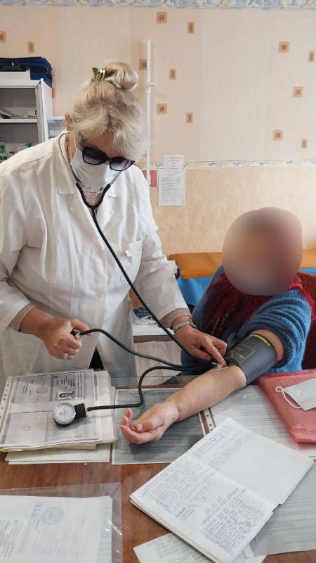 Врач общей практики Металлисткой АОПСМ провел выездной осмотр жителей села Веселая Гора Врач общей практики Металлисткой АОПСМ провел выездной осмотр жителей села Веселая Гора