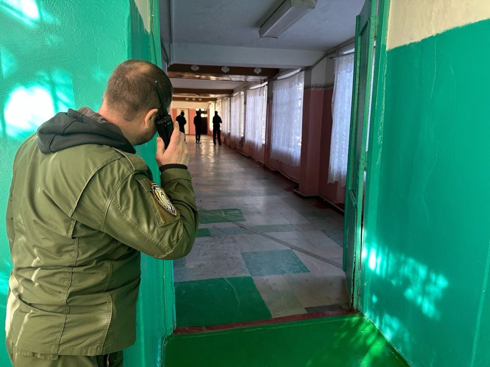 Тренировочные учения в Ровеньковской школе №3 Тренировочные учения в Ровеньковской школе №3
