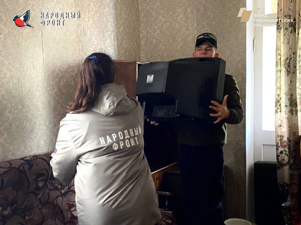 Прошлой ночью в Луганске произошло возгорание крыши жилого дома Прошлой ночью в Луганске произошло возгорание крыши жилого дома