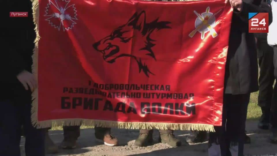Бойцы первой добровольческой разведывательно-штурмовой бригады «Волки» встретились с воспитанниками Луганского кадетского казачьего корпуса