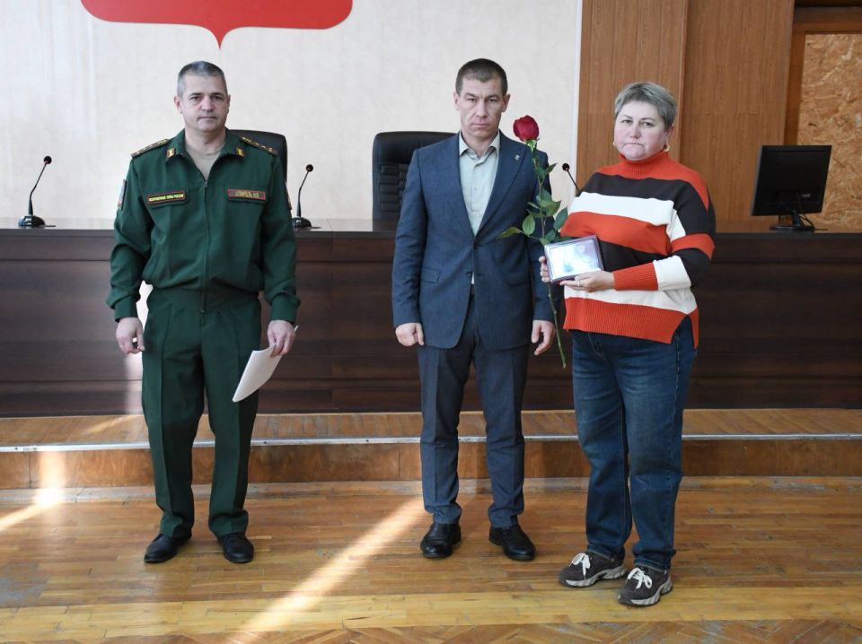 Сергей Колягин: В стенах администрации городского округа почтили память защитников Отечества, внесших неоценимый вклад в освобождение Донбасса от украинских нацистов Сергей Колягин: В стенах администрации городского округа почтили память защитников Отечества, внесших неоценимый вклад в освобождение Донбасса от украинских нацистов