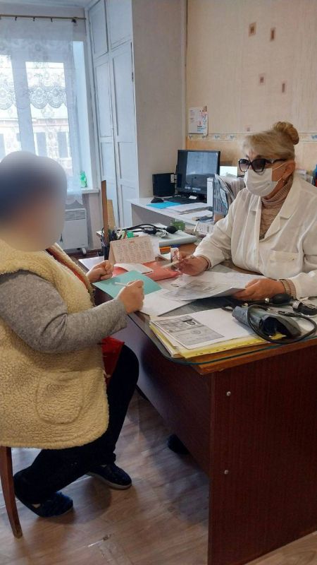 Врач общей практики Металлисткой АОПСМ провел выездной осмотр жителей села Веселая Гора
