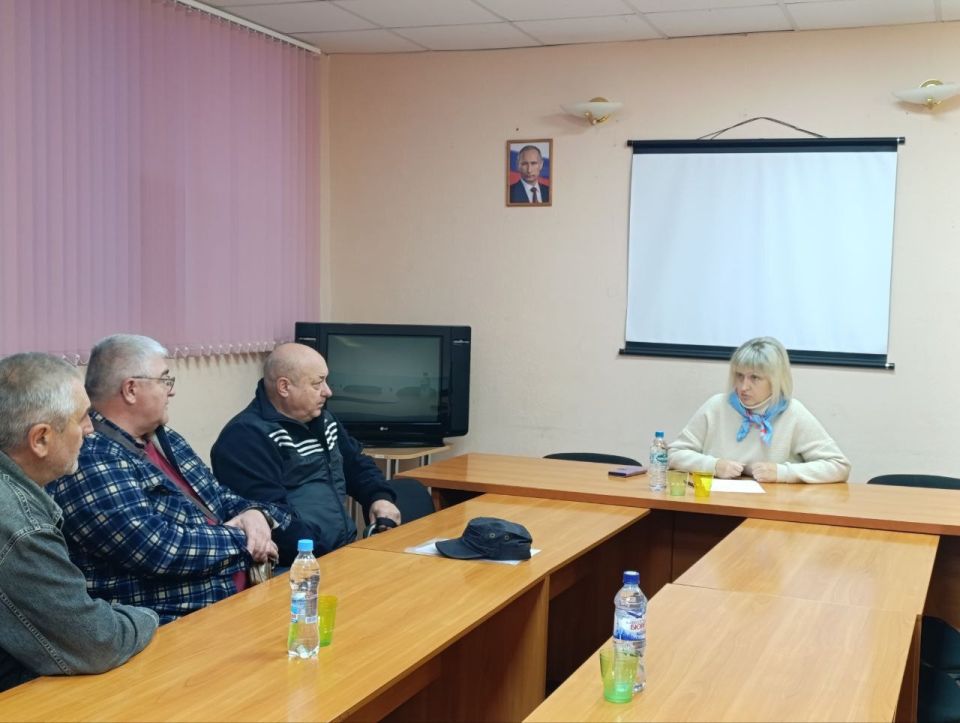 Семинар в городе Брянке. В территориальном отделении Государственного казенного учреждения «Республиканский центр занятости населения Луганской Народной Республики» в городе Брянке состоялся семинар по общим вопросам... Семинар в городе Брянке. В территориальном отделении Государственного казенного учреждения «Республиканский центр занятости населения Луганской Народной Республики» в городе Брянке состоялся семинар по общим вопросам...