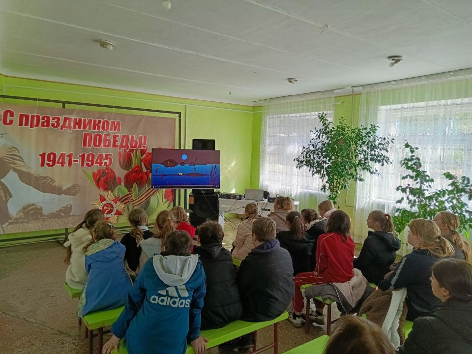 В Доме культуры им Ленина пгт Новодарьевка, для учащихся Новодарьевской школы им. В.Д. Луганского, состоялся показ короткометражных анимационных фильмов в рамках Эха IX Кинофестиваля финно – угорских народов «Туйвеж» В Доме культуры им Ленина пгт Новодарьевка, для учащихся Новодарьевской школы им. В.Д. Луганского, состоялся показ короткометражных анимационных фильмов в рамках Эха IX Кинофестиваля финно – угорских народов «Туйвеж»
