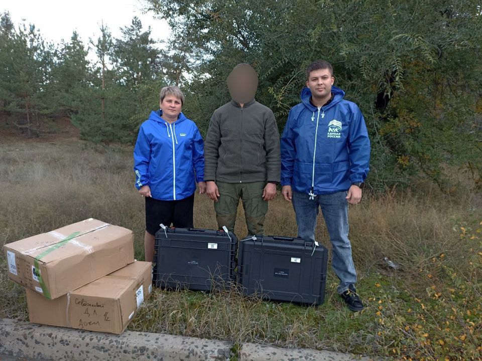 Единороссы Северодонецка передали бойцам на фронт усилитель сигнала для дронов и строительные инструменты Единороссы Северодонецка передали бойцам на фронт усилитель сигнала для дронов и строительные инструменты