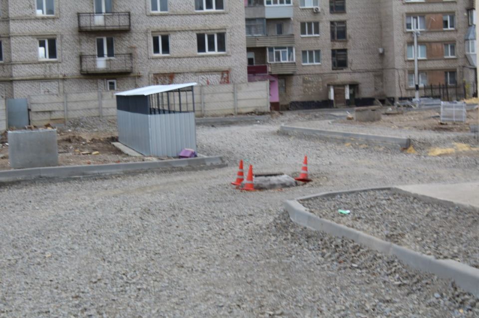 Сергей Козенко: В рамках специального инфраструктурного проекта, реализуемого шефом-регионом — Тюменской областью, в Краснодоне активно ведутся работы по благоустройству территории возле МФЦ, расположенного на улице Артема Сергей Козенко: В рамках специального инфраструктурного проекта, реализуемого шефом-регионом — Тюменской областью, в Краснодоне активно ведутся работы по благоустройству территории возле МФЦ, расположенного на улице Артема