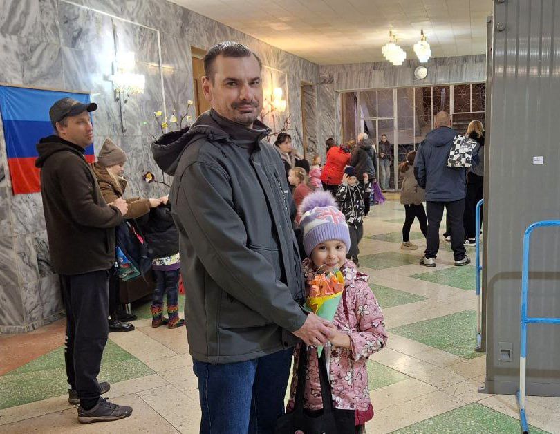 Трогательные поздравления папам Молодогвардейска Трогательные поздравления папам Молодогвардейска