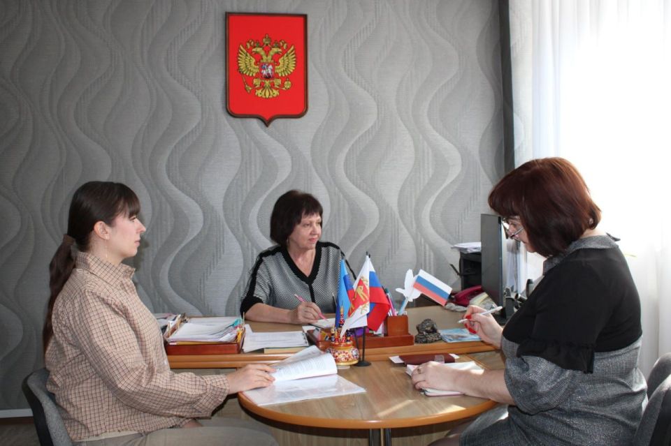 Омские коллеги делятся опытом со стахановскими учебными заведениями
