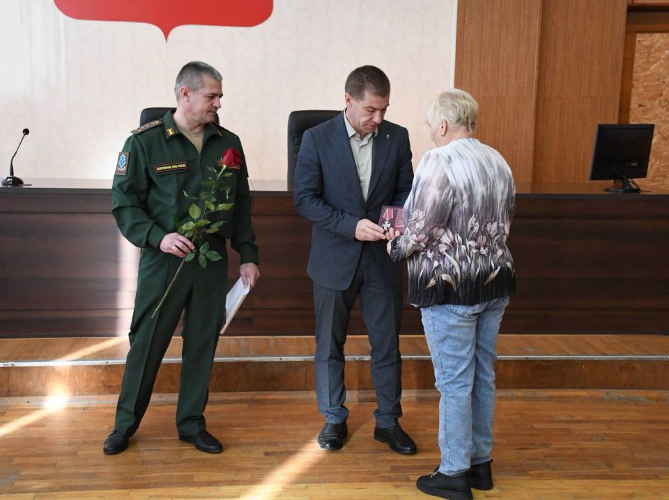 Сергей Колягин: В стенах администрации городского округа почтили память защитников Отечества, внесших неоценимый вклад в освобождение Донбасса от украинских нацистов