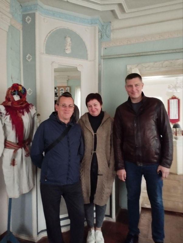 Депутат Тамбовской областной Думы побывал в музее Смоляниново в ходе рабочего визита в Новоайдарский округ Депутат Тамбовской областной Думы побывал в музее Смоляниново в ходе рабочего визита в Новоайдарский округ
