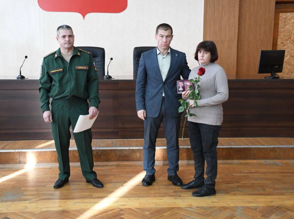 Сергей Колягин: В стенах администрации городского округа почтили память защитников Отечества, внесших неоценимый вклад в освобождение Донбасса от украинских нацистов Сергей Колягин: В стенах администрации городского округа почтили память защитников Отечества, внесших неоценимый вклад в освобождение Донбасса от украинских нацистов