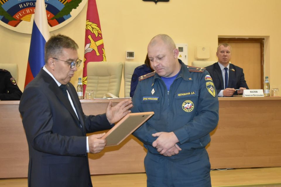 Виталий Михайлов: Сегодня провел расширенное аппаратное совещание, на которое были приглашены руководители различных структур, учреждений и организаций, от деятельности которых зависит социально-экономическое развитие... Виталий Михайлов: Сегодня провел расширенное аппаратное совещание, на которое были приглашены руководители различных структур, учреждений и организаций, от деятельности которых зависит социально-экономическое развитие...