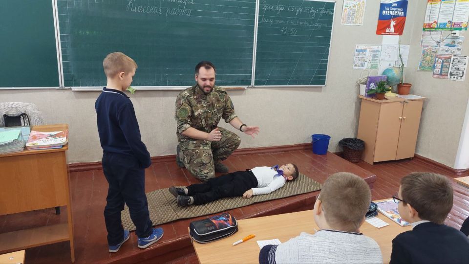 Уроки мужества, приуроченные ко Дню отца прошли в Первомайской многопрофильной гимназии Уроки мужества, приуроченные ко Дню отца прошли в Первомайской многопрофильной гимназии