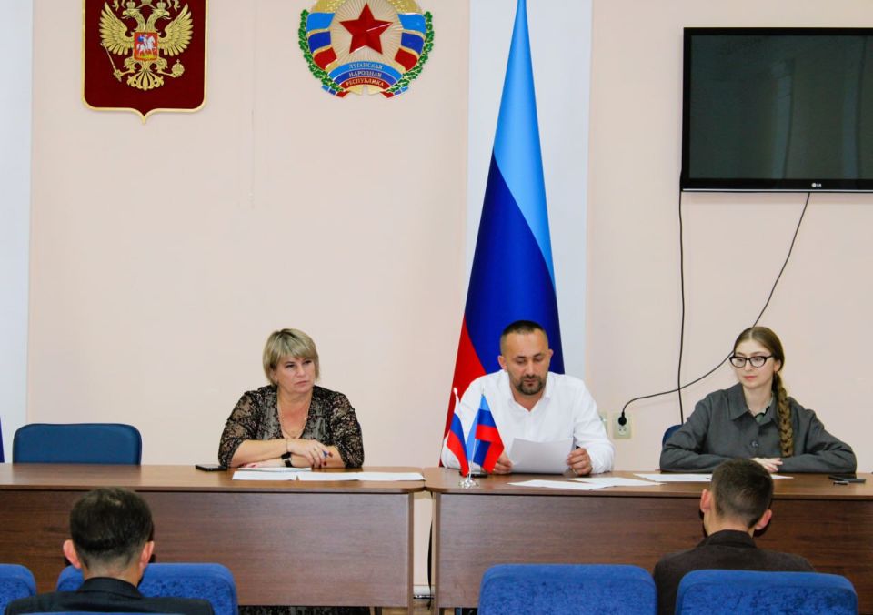 В зале заседаний Администрации состоялось XXXV заседание I созыва Совета муниципального округа муниципального образования Белокуракинский муниципальный округ Луганской Народной Республики
