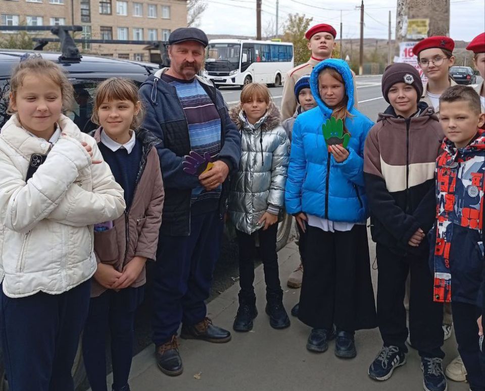 Открытки с любовью: акция ко Дню отца в Краснодоне Открытки с любовью: акция ко Дню отца в Краснодоне