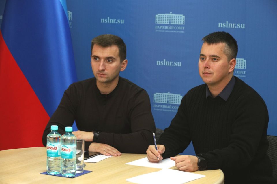 Андрей Самойлов и Дмитрий Манасеев приняли участие в заседании Молодежного парламента при Госдуме