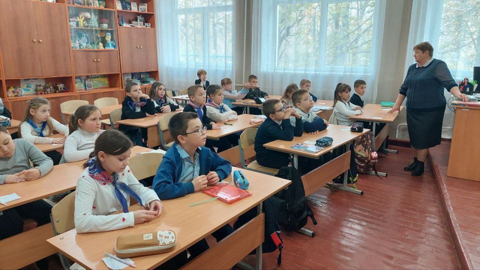 Уроки мужества, приуроченные ко Дню отца прошли в Первомайской многопрофильной гимназии Уроки мужества, приуроченные ко Дню отца прошли в Первомайской многопрофильной гимназии