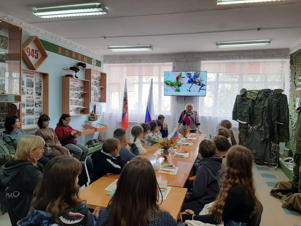 «Папе посвящается…». В преддверии Дня отца в ГБУ ДО ЛНР «Звезда» прошел творческий проект «День отца в России» в рамках Всероссийской акции «Место Памяти: Герои СВО», в котором приняли участие обучающиеся ГБУ ДО ЛНР... «Папе посвящается…». В преддверии Дня отца в ГБУ ДО ЛНР «Звезда» прошел творческий проект «День отца в России» в рамках Всероссийской акции «Место Памяти: Герои СВО», в котором приняли участие обучающиеся ГБУ ДО ЛНР...