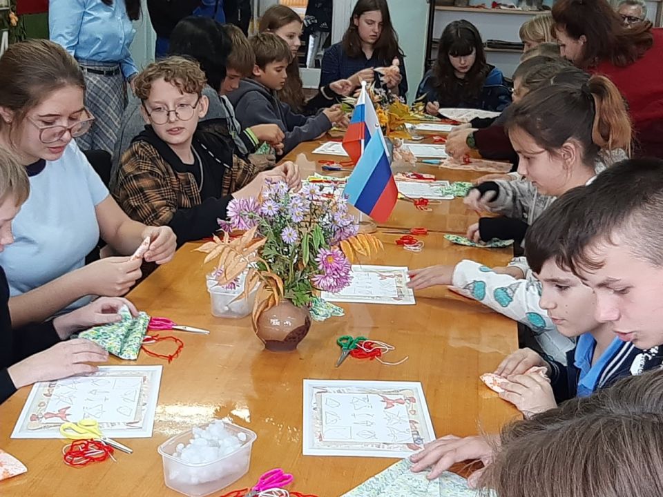 «Папе посвящается…». В преддверии Дня отца в ГБУ ДО ЛНР «Звезда» прошел творческий проект «День отца в России» в рамках Всероссийской акции «Место Памяти: Герои СВО», в котором приняли участие обучающиеся ГБУ ДО ЛНР... «Папе посвящается…». В преддверии Дня отца в ГБУ ДО ЛНР «Звезда» прошел творческий проект «День отца в России» в рамках Всероссийской акции «Место Памяти: Герои СВО», в котором приняли участие обучающиеся ГБУ ДО ЛНР...