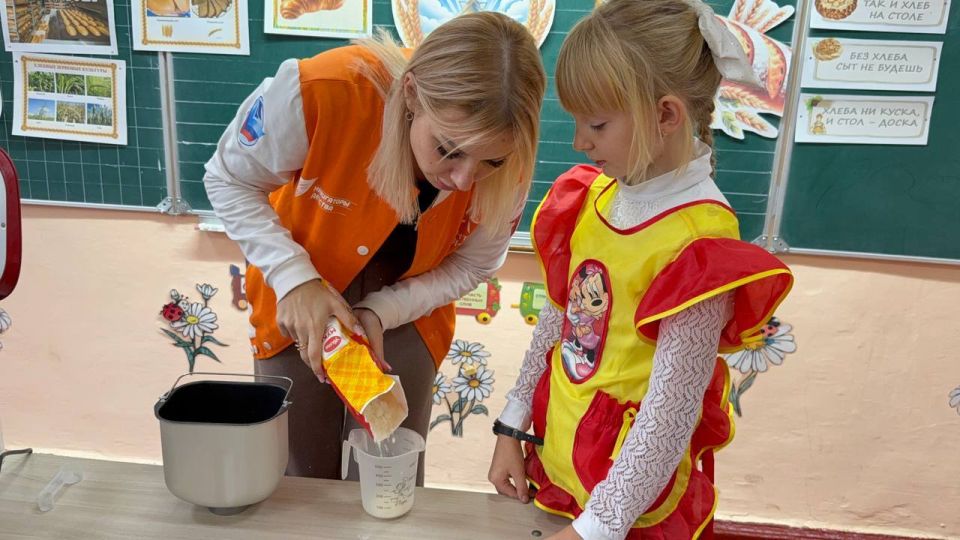 В стенах Брянковской средней школы №19 царила особая атмосфера – атмосфера тепла, уюта и, конечно же, неповторимого аромата свежеиспеченного хлеба В стенах Брянковской средней школы №19 царила особая атмосфера – атмосфера тепла, уюта и, конечно же, неповторимого аромата свежеиспеченного хлеба
