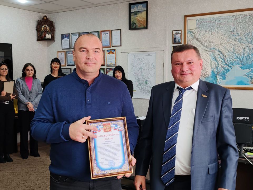 Представители дорожной отрасли продолжают принимать поздравления Представители дорожной отрасли продолжают принимать поздравления