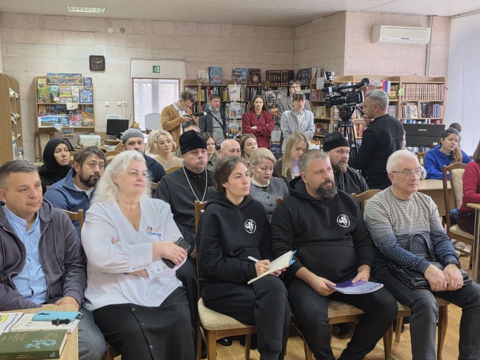 Ольга Бас: Сегодня в рамках проекта «Добрые встречи» мы вместе с первым заместителем руководителя Администрации Главы ЛНР Анной Росляковой и представителем управления внутренней политики Администрации Главы Дианой Павлухиной... Ольга Бас: Сегодня в рамках проекта «Добрые встречи» мы вместе с первым заместителем руководителя Администрации Главы ЛНР Анной Росляковой и представителем управления внутренней политики Администрации Главы Дианой Павлухиной...
