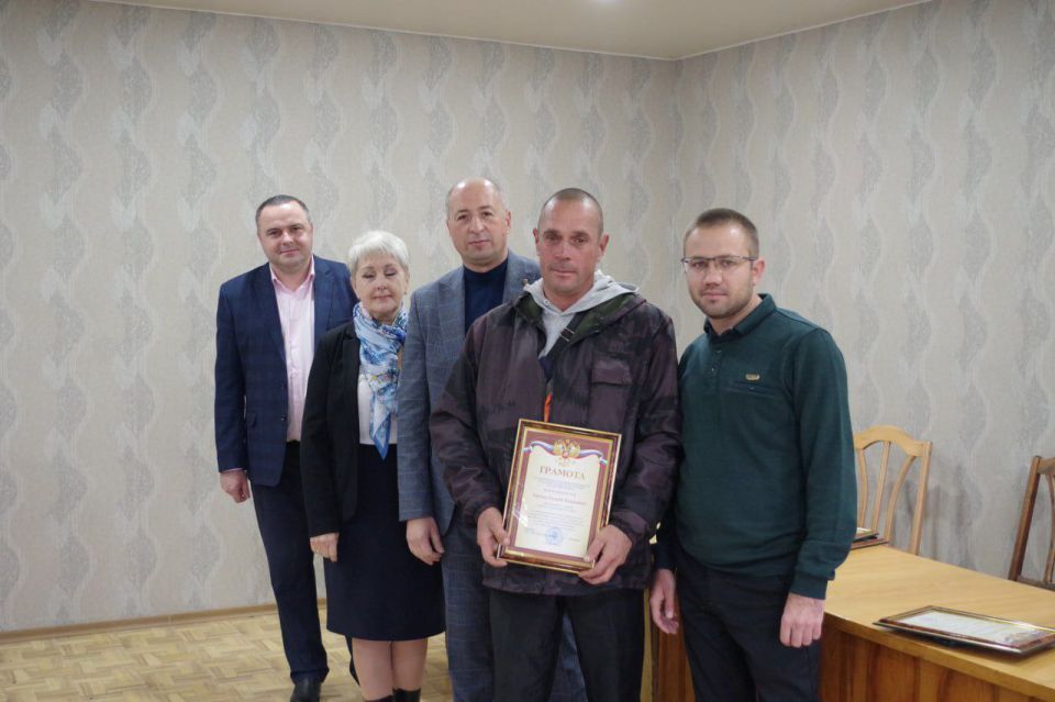 Сергей Крамаренко: В канун профессионального праздника поздравил работников Славяносербского автодора с их профессиональным праздником, Днём работника дорожного хозяйства, выразив искреннюю благодарность всем сотрудникам за...