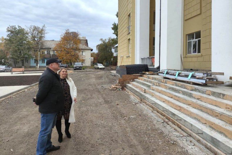 Зам. Министра строительства и ЖКХ Красноярского края проводит инспектирование ремонтируемых шефом-регионом объектов Зам. Министра строительства и ЖКХ Красноярского края проводит инспектирование ремонтируемых шефом-регионом объектов