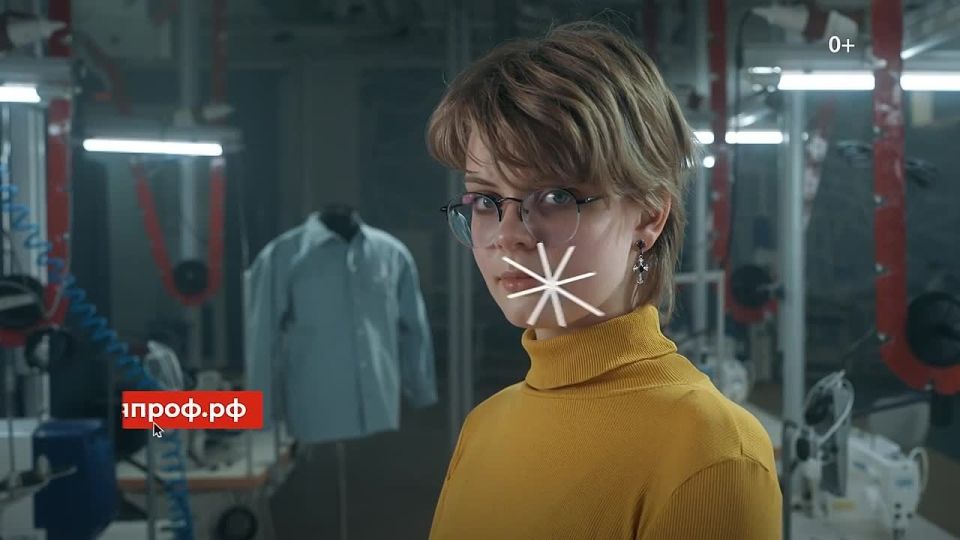 Модная и необычная одежда, обувь, аксессуары — всё это работников лёгкой промышленности могут сделать из самых обычных материалов