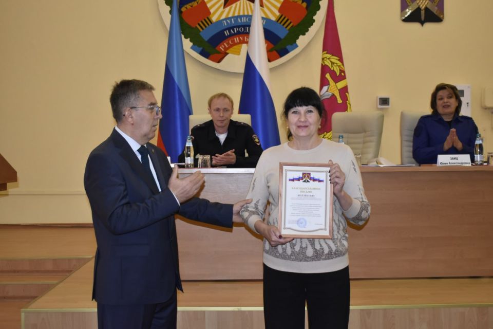 Виталий Михайлов: Сегодня провел расширенное аппаратное совещание, на которое были приглашены руководители различных структур, учреждений и организаций, от деятельности которых зависит социально-экономическое развитие... Виталий Михайлов: Сегодня провел расширенное аппаратное совещание, на которое были приглашены руководители различных структур, учреждений и организаций, от деятельности которых зависит социально-экономическое развитие...