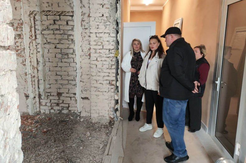 - В этом году здесь уделено внимание ремонту помещений зала для бокса и тренажёрного зала, где уже проведена основная работа по обновлению стен, потолка и пола - В этом году здесь уделено внимание ремонту помещений зала для бокса и тренажёрного зала, где уже проведена основная работа по обновлению стен, потолка и пола