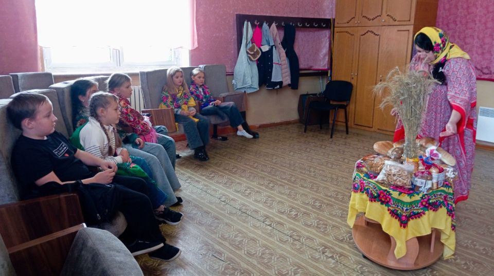 В Доме культуры им. Горького пгт Ясеновский состоялось мероприятие для детей "Всемирный день хлеба" В Доме культуры им. Горького пгт Ясеновский состоялось мероприятие для детей "Всемирный день хлеба"
