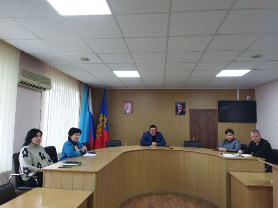 Сегодня Глава городского округа город Ровеньки провёл рабочее совещание с руководителями отделов и управлений Администрации Сегодня Глава городского округа город Ровеньки провёл рабочее совещание с руководителями отделов и управлений Администрации