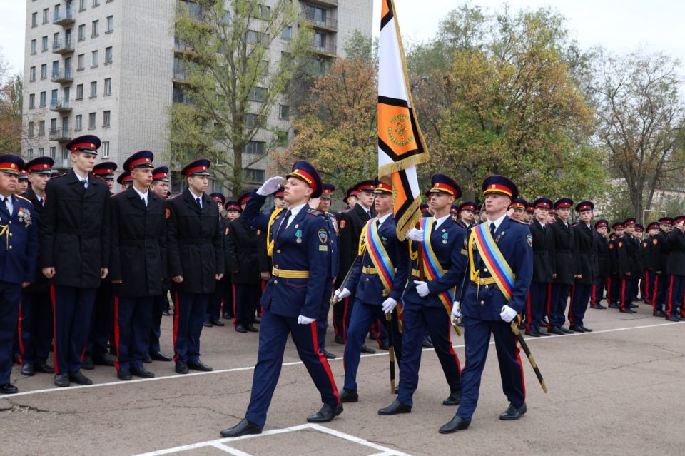 Василий Леонов и Юрий Резанов приняли участие в торжественном мероприятии ко Дню образования Луганского кадетского корпуса Василий Леонов и Юрий Резанов приняли участие в торжественном мероприятии ко Дню образования Луганского кадетского корпуса