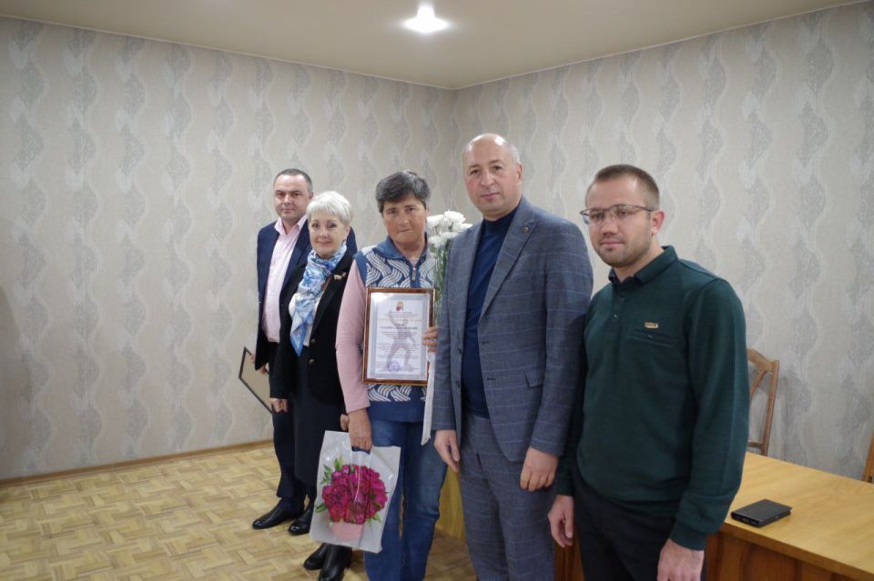 Сергей Крамаренко: В канун профессионального праздника поздравил работников Славяносербского автодора с их профессиональным праздником, Днём работника дорожного хозяйства, выразив искреннюю благодарность всем сотрудникам за... Сергей Крамаренко: В канун профессионального праздника поздравил работников Славяносербского автодора с их профессиональным праздником, Днём работника дорожного хозяйства, выразив искреннюю благодарность всем сотрудникам за...
