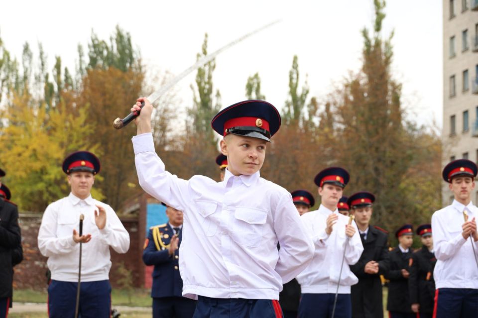 Василий Леонов и Юрий Резанов приняли участие в торжественном мероприятии ко Дню образования Луганского кадетского корпуса Василий Леонов и Юрий Резанов приняли участие в торжественном мероприятии ко Дню образования Луганского кадетского корпуса