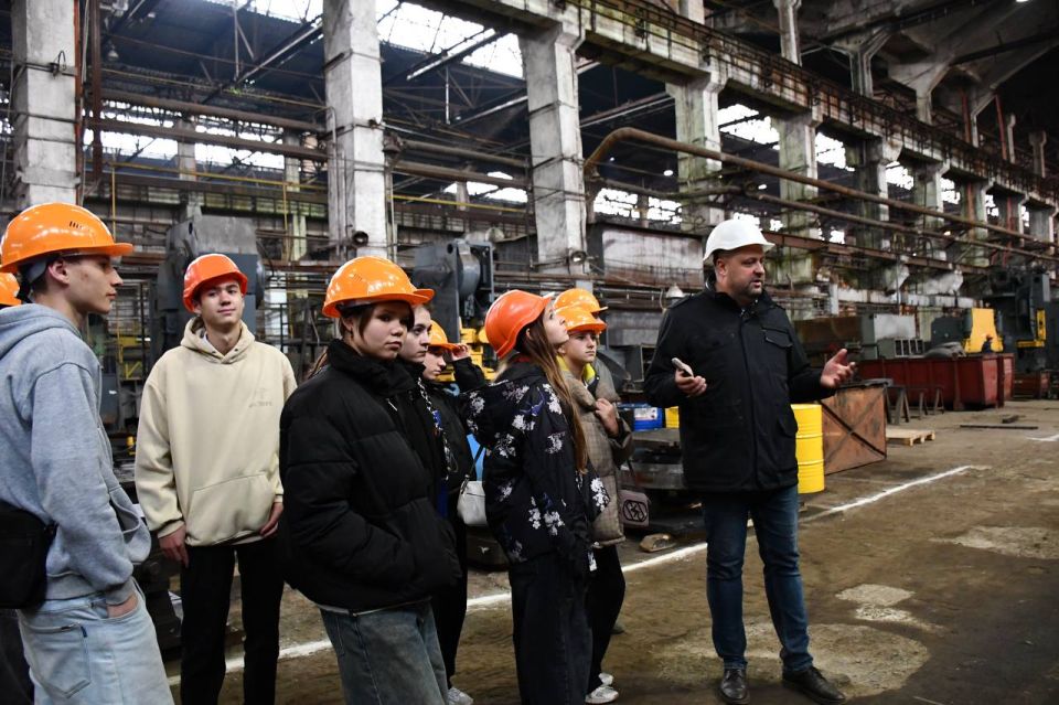 «Выбирай своё»: Луганские школьники и студенты посетили экскурсии на машиностроительные предприятия «Выбирай своё»: Луганские школьники и студенты посетили экскурсии на машиностроительные предприятия