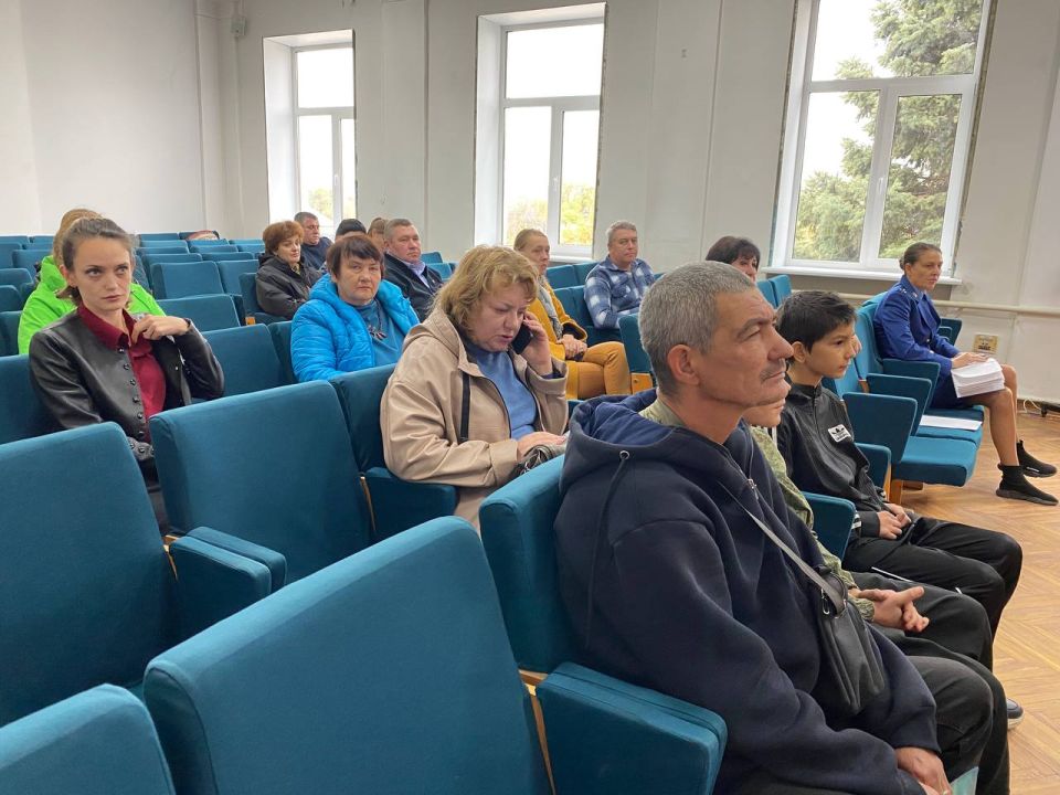 Под председательством заместителя Главы Администрации Новоайдарского округа Рустама Матиуллина прошло заседание комиссии по делам несовершеннолетних и защите их прав Под председательством заместителя Главы Администрации Новоайдарского округа Рустама Матиуллина прошло заседание комиссии по делам несовершеннолетних и защите их прав