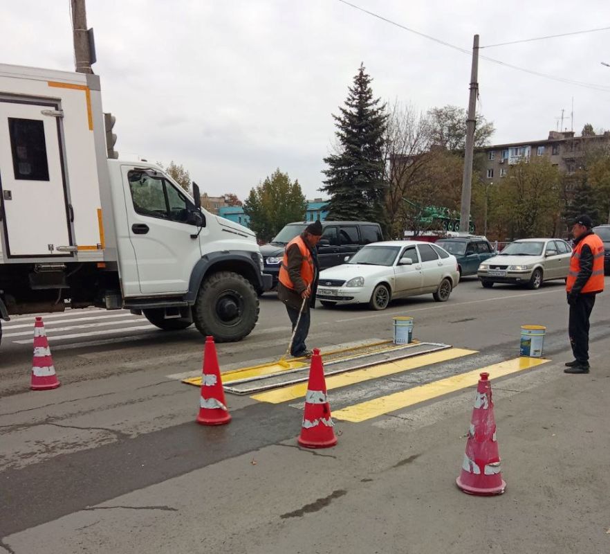 Коммунальные службы проводят работы на территории города Коммунальные службы проводят работы на территории города