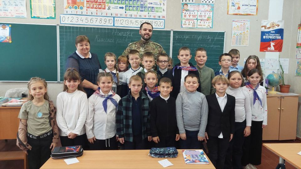 Уроки мужества, приуроченные ко Дню отца прошли в Первомайской многопрофильной гимназии Уроки мужества, приуроченные ко Дню отца прошли в Первомайской многопрофильной гимназии
