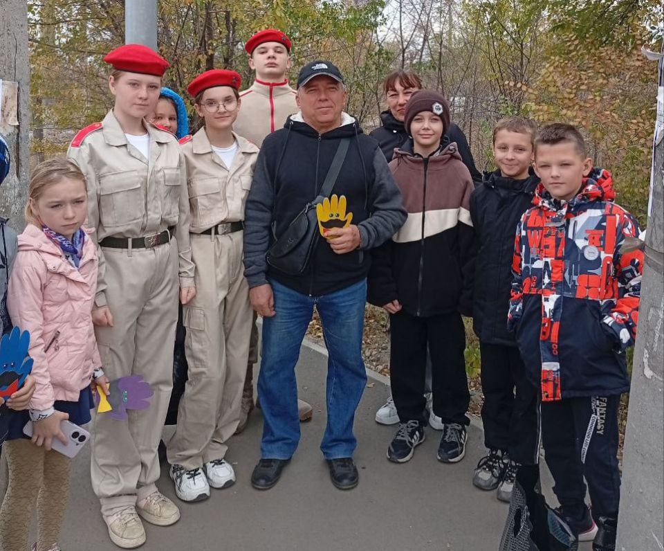 Открытки с любовью: акция ко Дню отца в Краснодоне