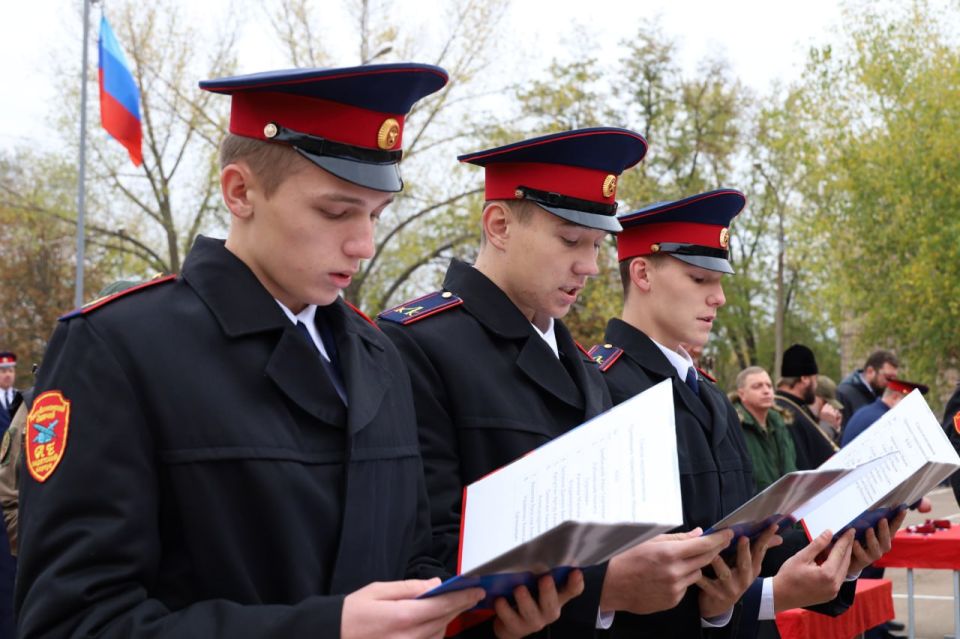 Василий Леонов и Юрий Резанов приняли участие в торжественном мероприятии ко Дню образования Луганского кадетского корпуса Василий Леонов и Юрий Резанов приняли участие в торжественном мероприятии ко Дню образования Луганского кадетского корпуса