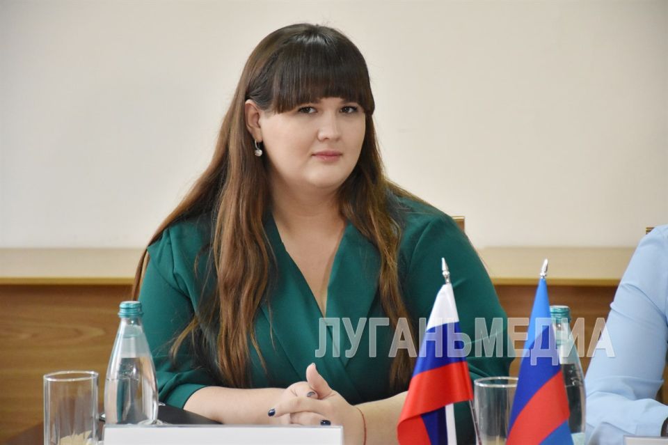 Представители Администрации Главы ЛНР провели встречу с общественниками Представители Администрации Главы ЛНР провели встречу с общественниками