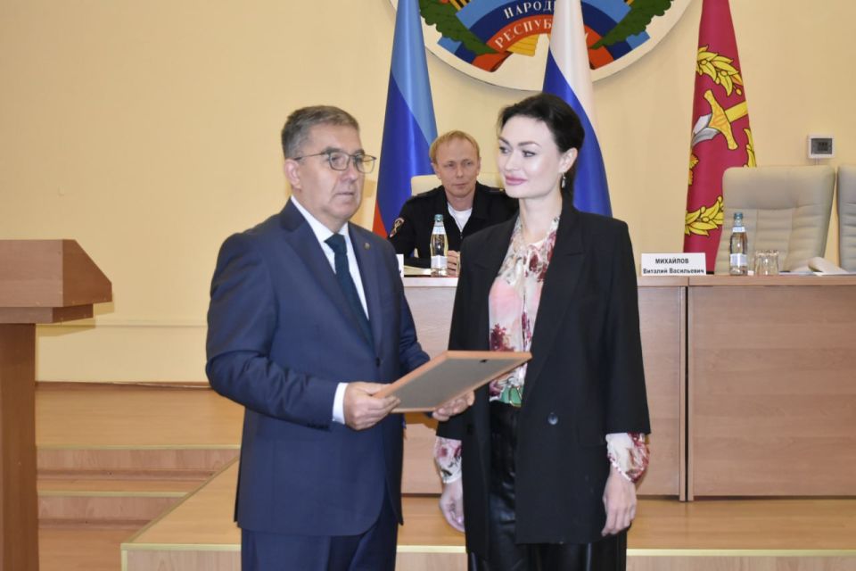 Виталий Михайлов: Сегодня провел расширенное аппаратное совещание, на которое были приглашены руководители различных структур, учреждений и организаций, от деятельности которых зависит социально-экономическое развитие... Виталий Михайлов: Сегодня провел расширенное аппаратное совещание, на которое были приглашены руководители различных структур, учреждений и организаций, от деятельности которых зависит социально-экономическое развитие...
