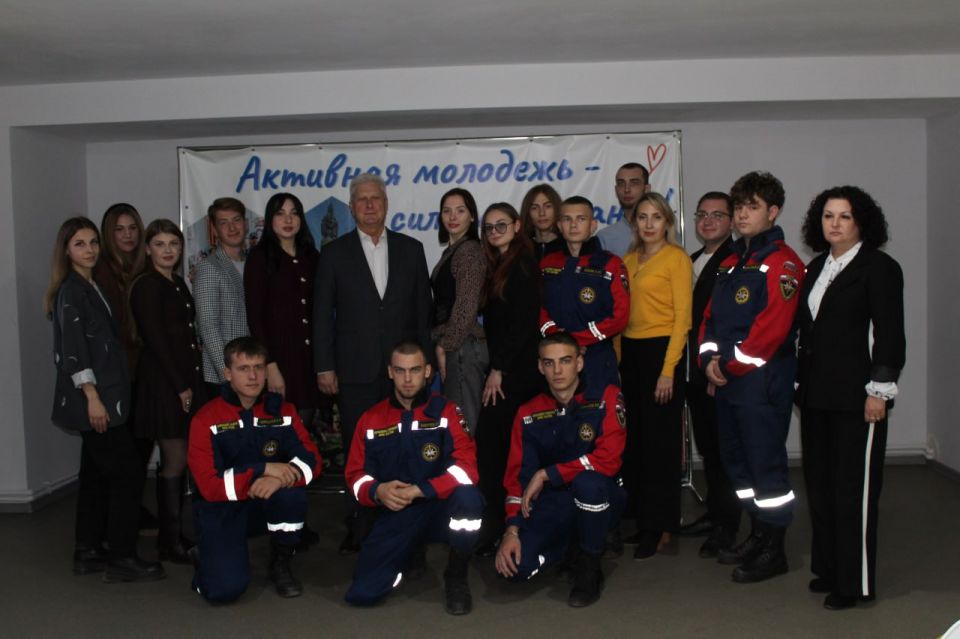 Глава Краснодонского округа встретился с активной молодежью Глава Краснодонского округа встретился с активной молодежью
