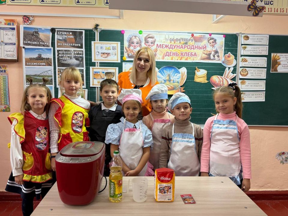 В стенах Брянковской средней школы №19 царила особая атмосфера – атмосфера тепла, уюта и, конечно же, неповторимого аромата свежеиспеченного хлеба