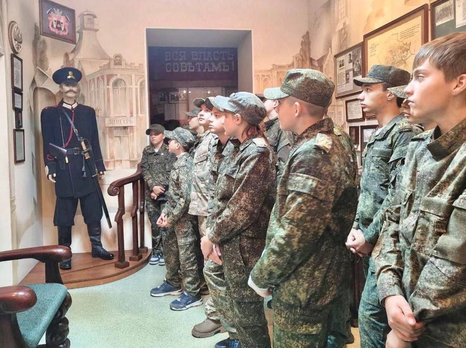 111111Для первомайских школьников провели экскурсию в музее Культурного центра МВД по Луганской Народной Республике 111111Для первомайских школьников провели экскурсию в музее Культурного центра МВД по Луганской Народной Республике