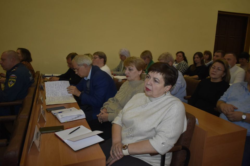 Виталий Михайлов: Сегодня провел расширенное аппаратное совещание, на которое были приглашены руководители различных структур, учреждений и организаций, от деятельности которых зависит социально-экономическое развитие... Виталий Михайлов: Сегодня провел расширенное аппаратное совещание, на которое были приглашены руководители различных структур, учреждений и организаций, от деятельности которых зависит социально-экономическое развитие...